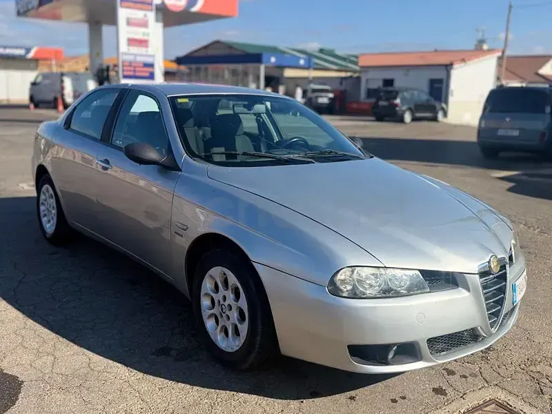 Usado Alfa Romeo 156 Distinctive 115 CV (84 kW) 2003 Gris / plata Berlina