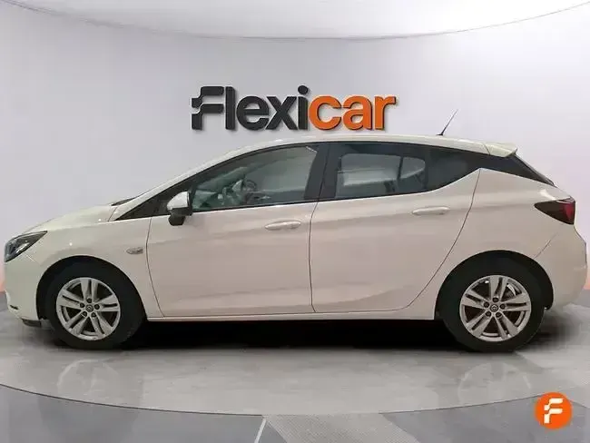 Usado Opel Astra Selective 110 CV (80 kW) 2018 Blanco Berlina