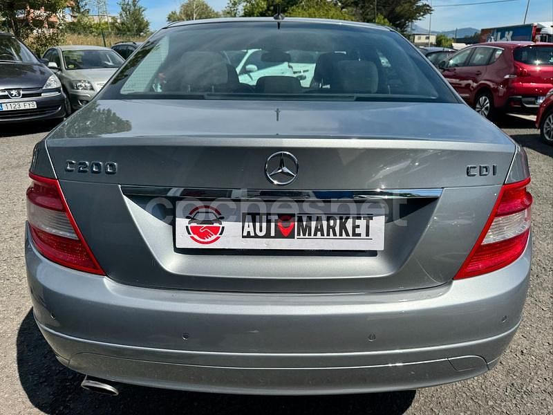 Usado Mercedes C200 Avantgarde 136 CV (100 kW) 2010 Gris / plata Berlina