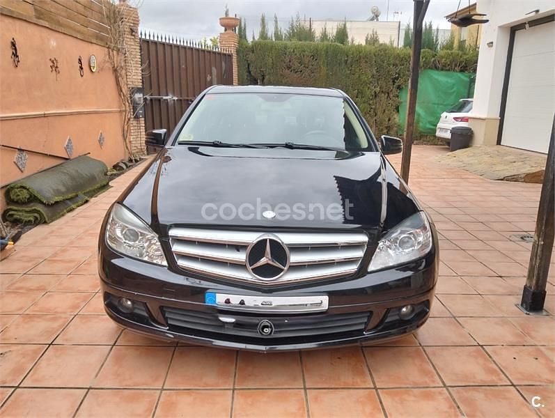 Usado Mercedes C200 Avantgarde 136 CV (100 kW) 2010 Negro Berlina