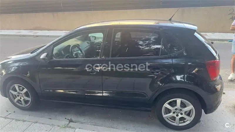 Usado VW Polo Advance 75 CV (55 kW) 2014 Negro Berlina