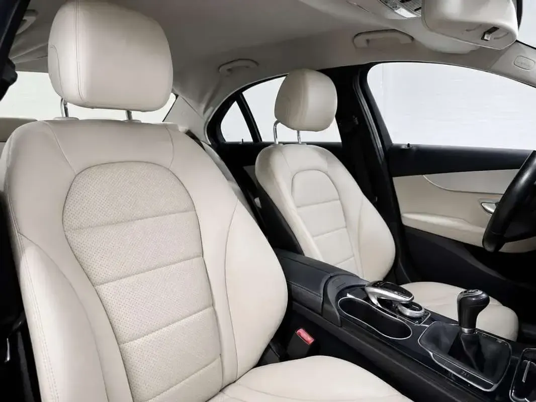 Usado Mercedes C180 156 CV (114 kW) 2017 Negro Berlina