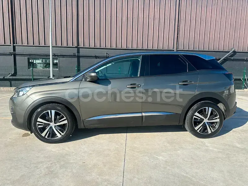 Usado Peugeot 3008 Allure 120 CV (88 kW) 2017 Gris / plata SUV