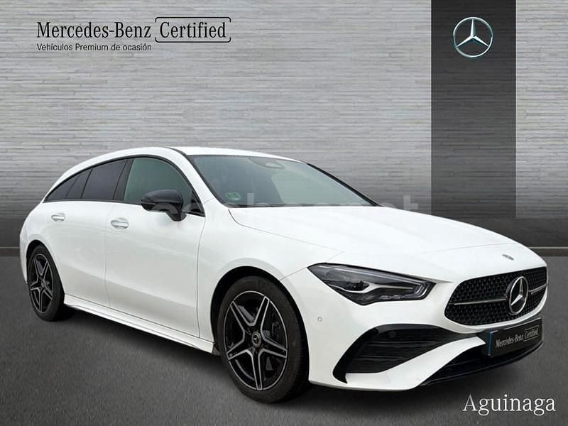 Usado Mercedes CLA200 Shooting Brake 150 CV (110 kW) 2025 Blanco Familiar