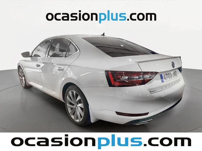 Usado Skoda Superb Style 150 CV (110 kW) 2016 Blanco Berlina