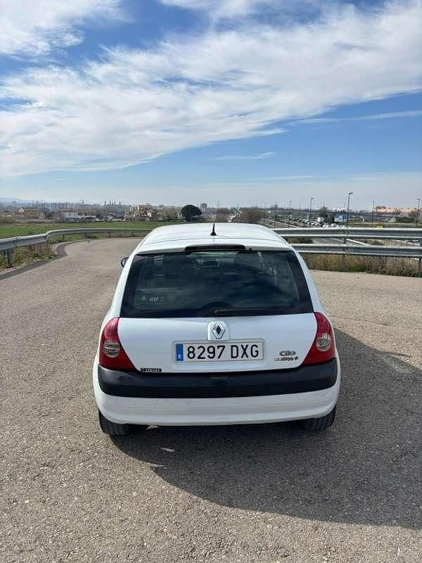 Usado Renault Clio II 68 CV (50 kW) 2006 Blanco Utilitario