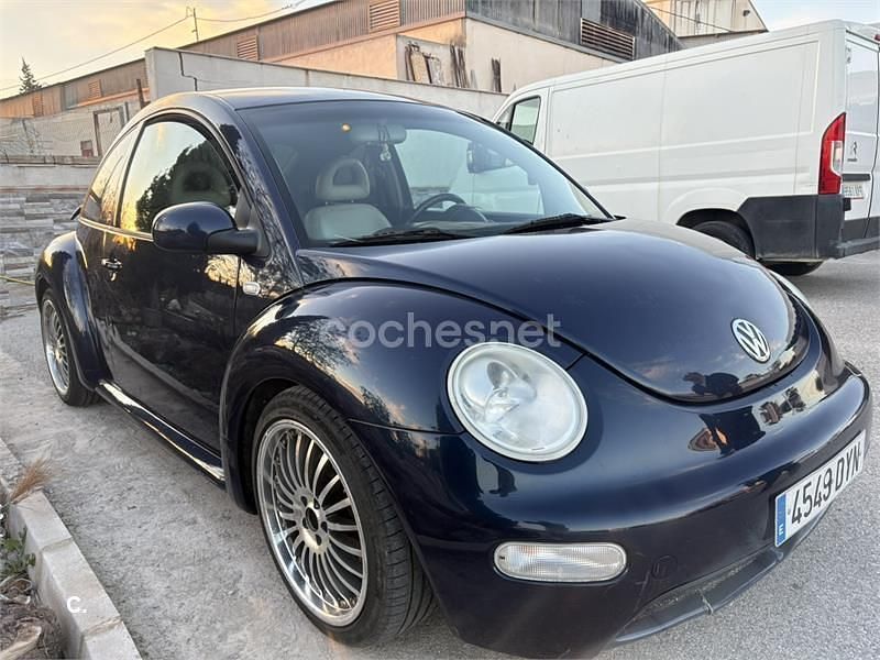 Usado VW New Beetle 150 CV (110 kW) 2000 Azul Utilitario