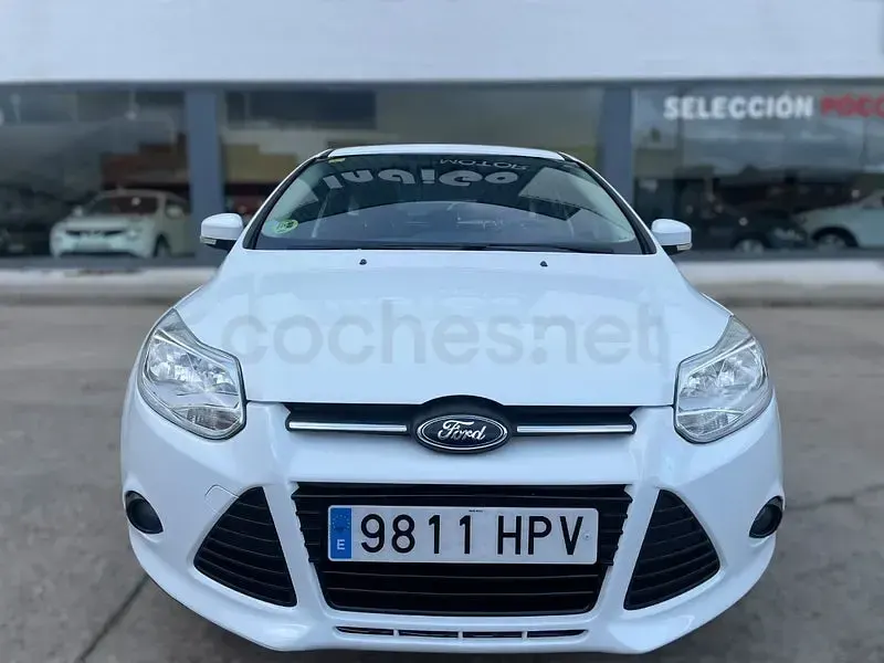 Używany Ford Focus Trend 115 KM (84 kW) 2014 Biały Sedan/Limuzyna