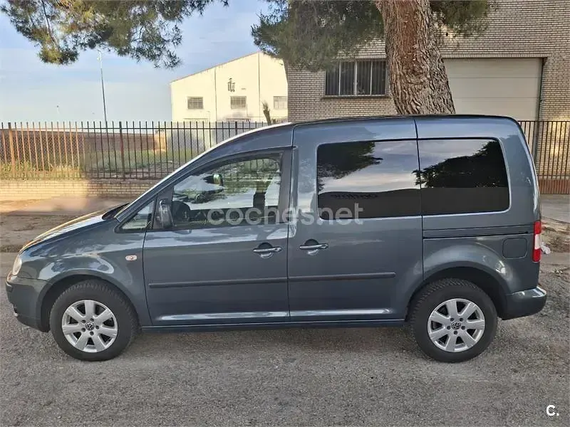 Usado VW Caddy Life 105 CV (77 kW) 2009 Gris / plata Monovolumen