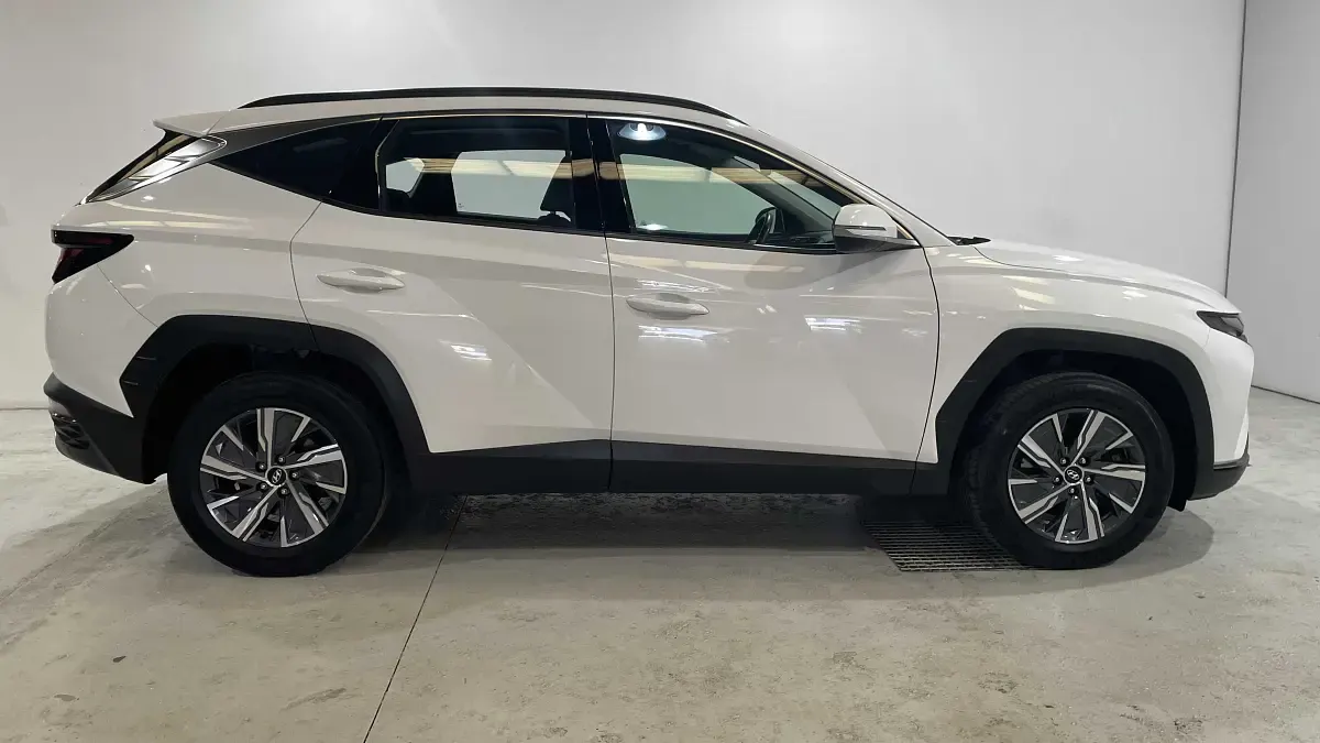 Usado Hyundai Tucson 230 CV (169 kW) 2023 Gris/plata SUV