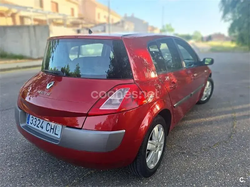 Usado Renault Mégane II Dynamique 98 CV (72 kW) 2003 Rojo Berlina
