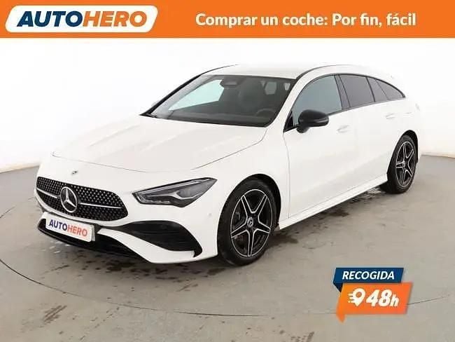 Usado Mercedes CLA200 Shooting Brake AMG line 150 CV (110 kW) 2024 Familiar