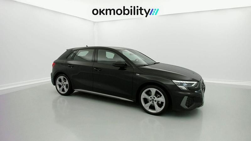 Usado Audi A3 S-Line 150 CV (110 kW) 2023 Mythosschwarz metálico Berlina