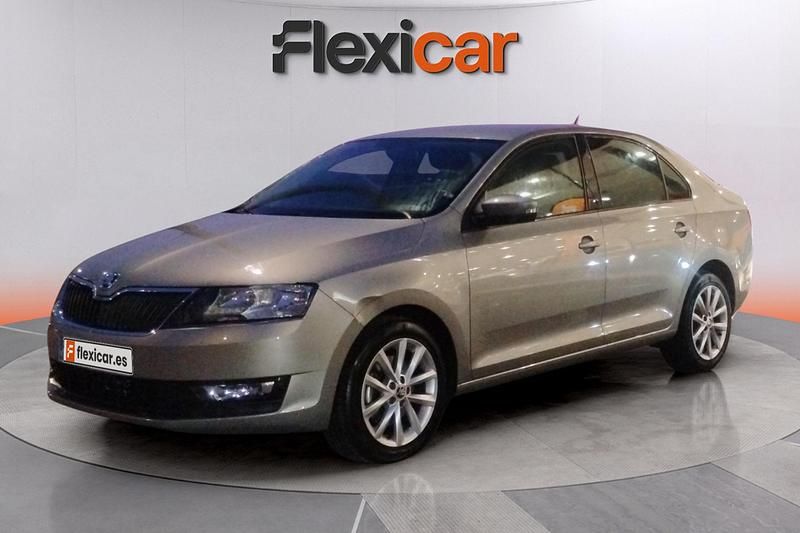 Usado Skoda Rapid Active 110 CV (80 kW) 2018 Gris Berlina
