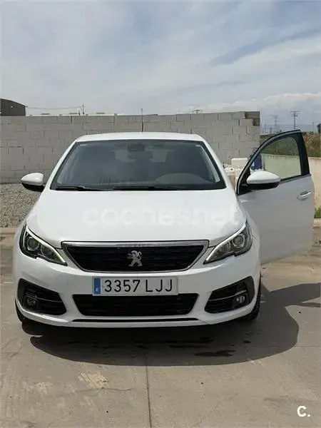 Usado Peugeot 308 Style 130 CV (95 kW) 2020 Blanco Berlina