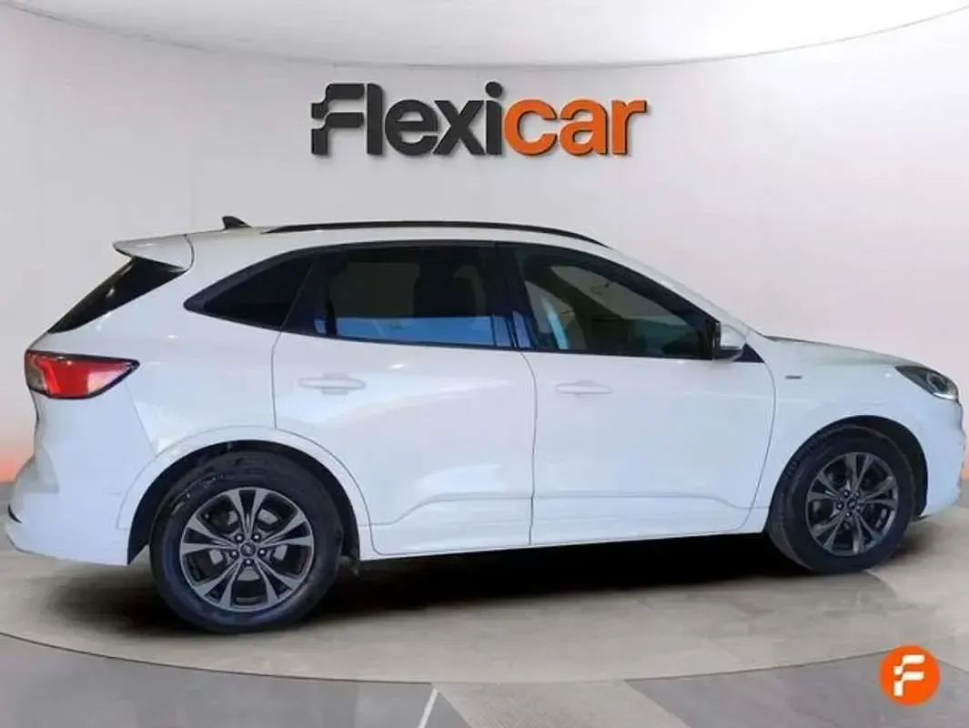 Usado Ford Kuga ST-Line 150 CV (110 kW) 2022 Blanco SUV