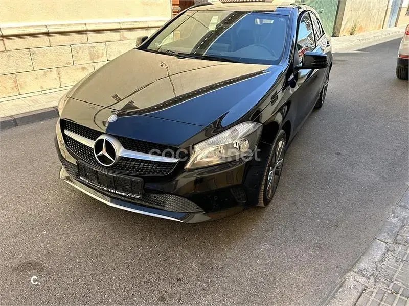 Usado Mercedes A200 156 CV (114 kW) 2018 Negro Berlina
