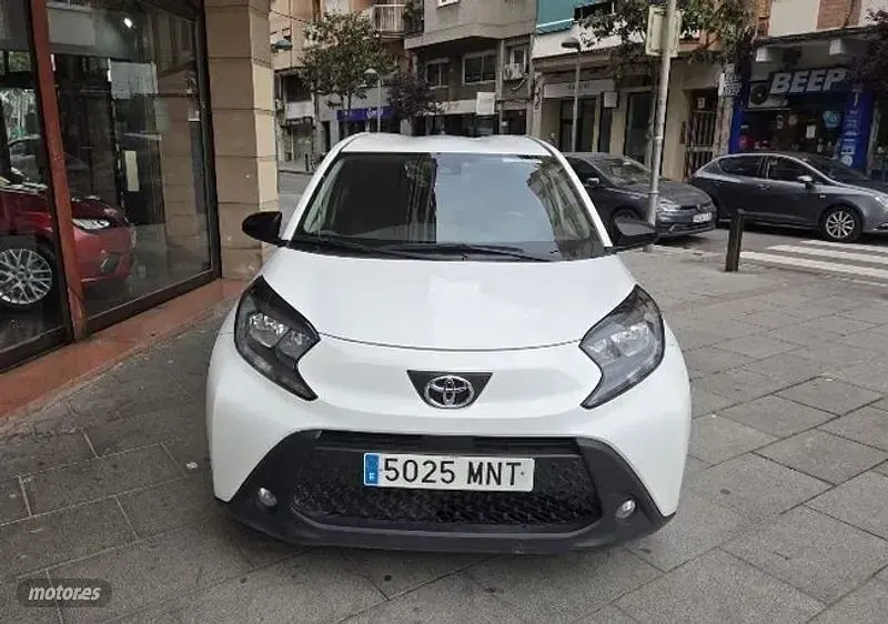 Usado Toyota Aygo X 72 CV (52 kW) 2024 Blanco SUV