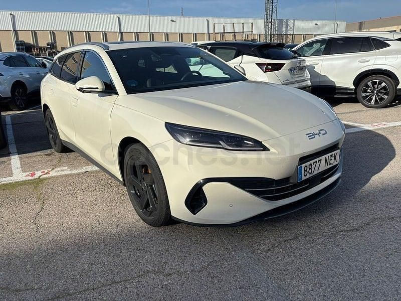 Usado BYD Seal Comfort 212 CV (155 kW) 2025 Gris / plata Familiar