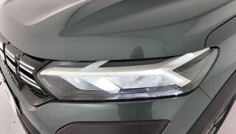 Usado Dacia Sandero Extreme 100 CV (73 kW) 2025 Verde Berlina