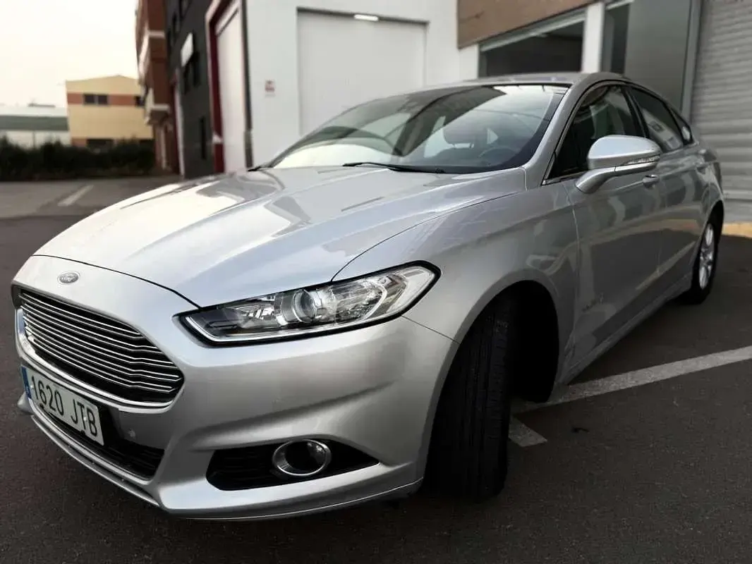 Usado Ford Mondeo Titanium 186 CV (136 kW) 2017 Gris Berlina
