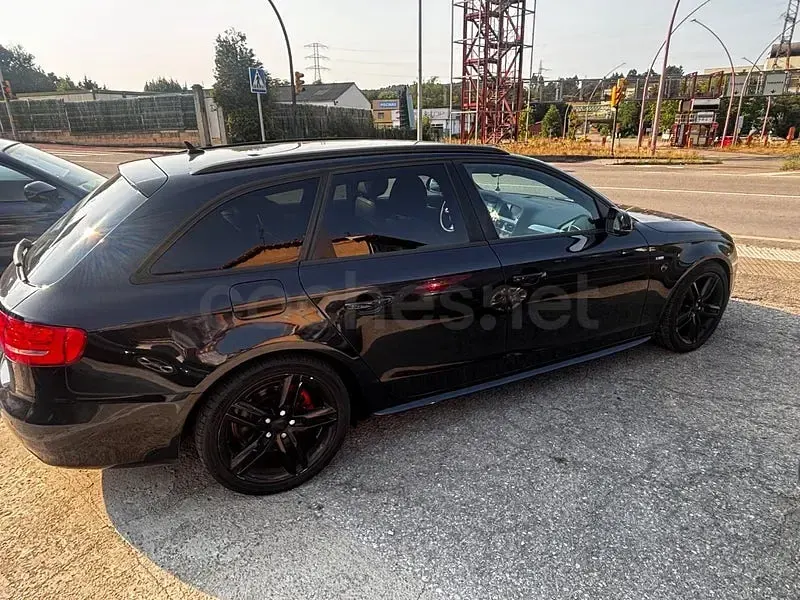 Usado Audi A4 143 CV (105 kW) 2012 Negro Familiar