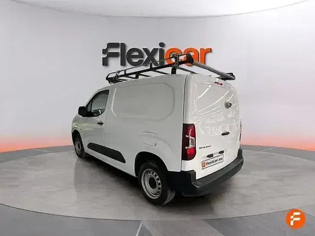 Usado Citroën Berlingo 102 CV (75 kW) 2023 Blanco Monovolumen