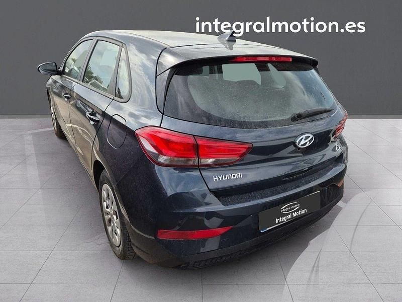 Usado Hyundai i30 110 CV (80 kW) 2022 Gris Utilitario