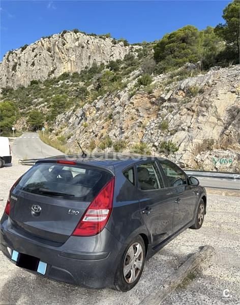 Usado Hyundai i30 Classic 109 CV (80 kW) 2009 Gris / plata Berlina