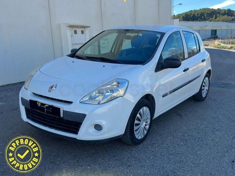 Usado Renault Clio III Collection 75 CV (55 kW) 2012 Blanco Berlina