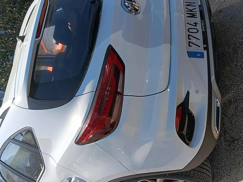 Usado MG ZS Luxury 110 CV (80 kW) 2023 Blanco SUV
