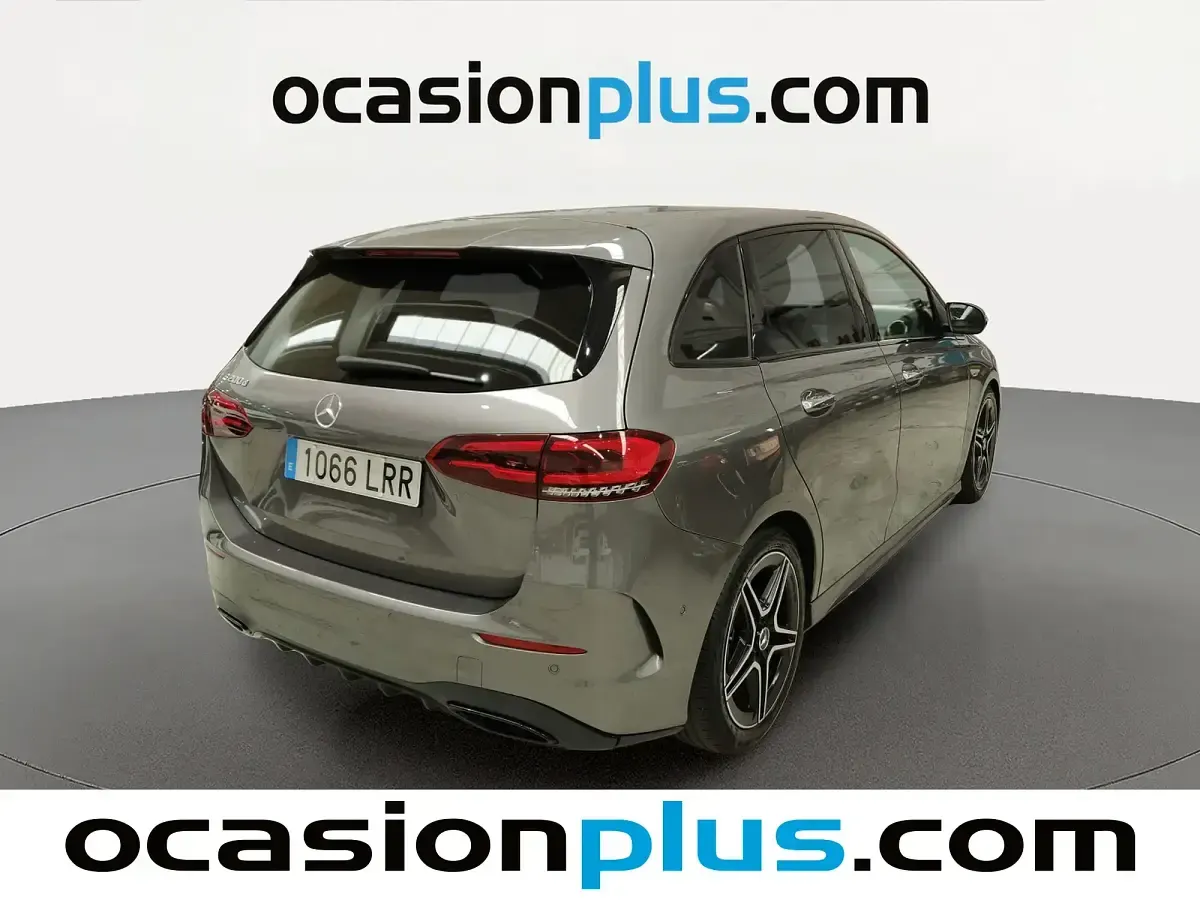 Usado Mercedes B200 150 CV (110 kW) 2021 Gris Monovolumen
