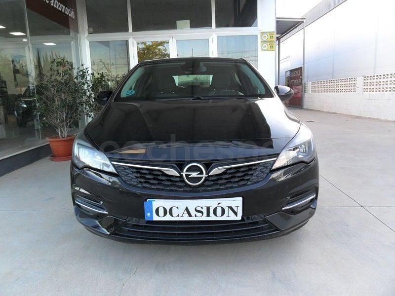 Usado Opel Astra Design & Tech 105 CV (77 kW) 2021 Negro Berlina