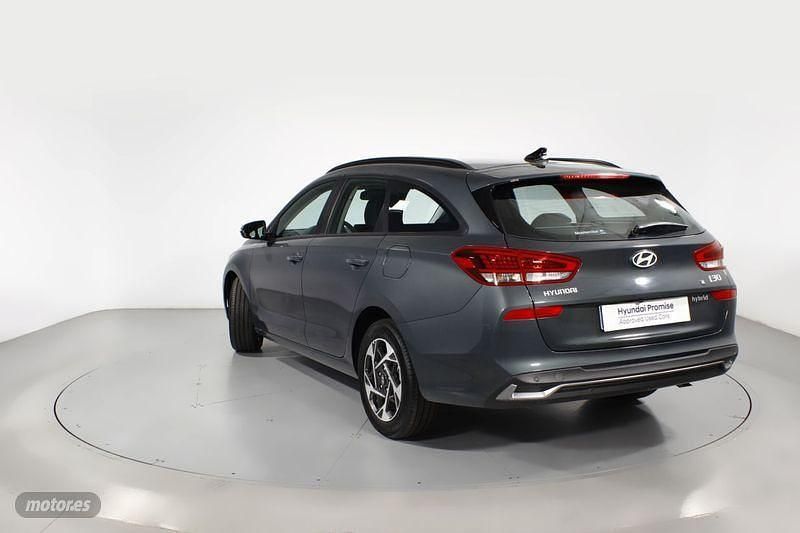 Usado Hyundai i30 100 CV (73 kW) 2024 Verde Familiar