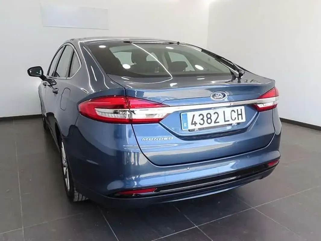Usado Ford Mondeo Business Edition 150 CV (110 kW) 2019 Azul Berlina