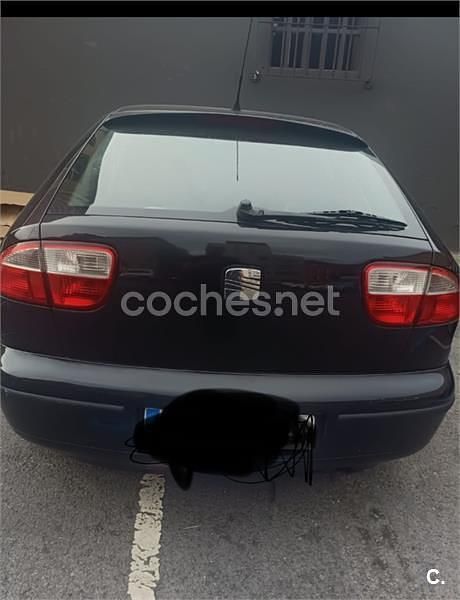Usado Seat Leon Stella 90 CV (66 kW) 2003 Negro Utilitario
