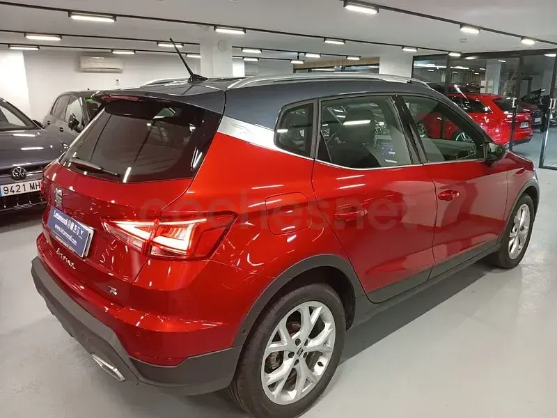 Usado Seat Arona FR 115 CV (84 kW) 2024 Granate SUV