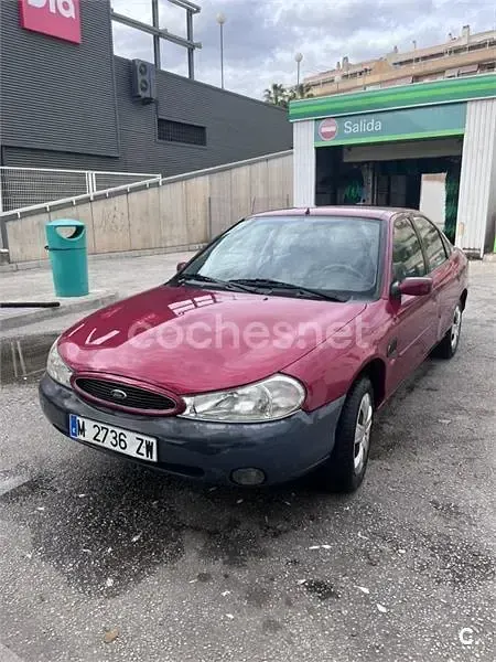 Usado Ford Mondeo Ambiente 115 CV (84 kW) 2000 Rojo Berlina
