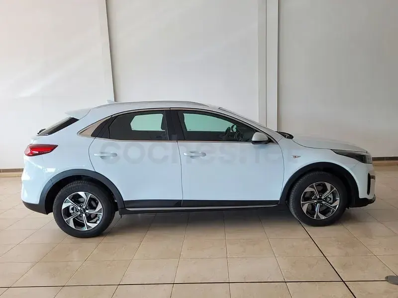 Usado Kia XCeed 100 CV (73 kW) 2025 Blanco SUV