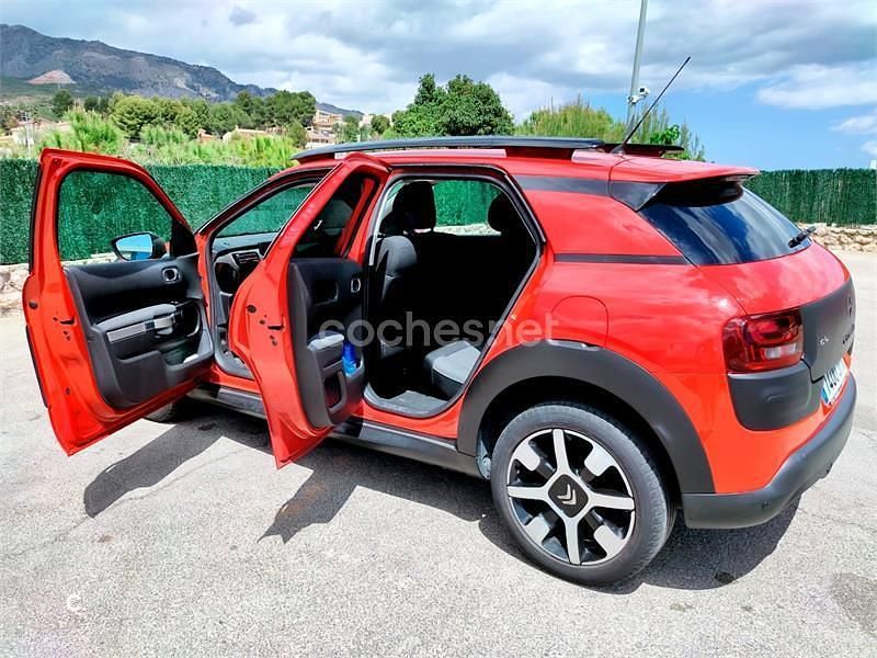 Usado Citroën C4 Shine Edition 100 CV (73 kW) 2016 Rojo Berlina