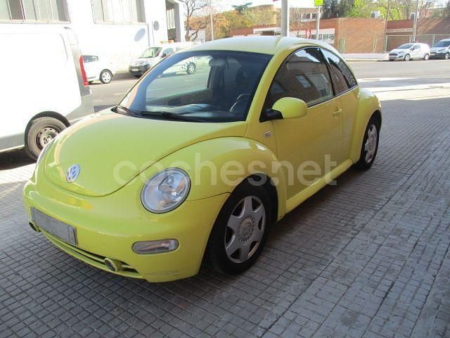 Usado VW New Beetle 90 CV (66 kW) 2001 Amarillo Utilitario