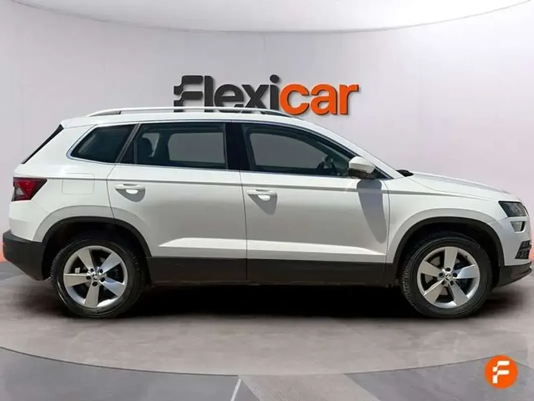 Usado Skoda Karoq Ambition 150 CV (110 kW) 2021 Blanco SUV
