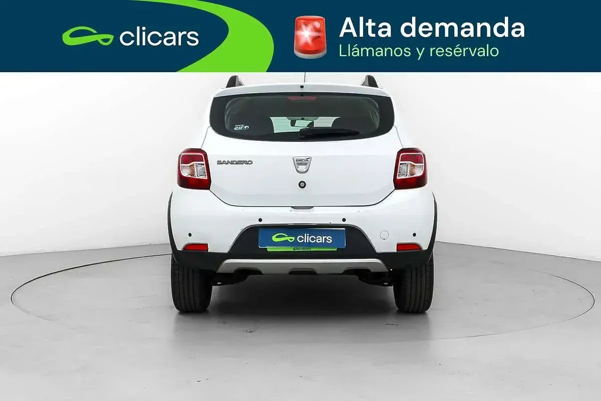 Usado Dacia Sandero Stepway 90 CV (66 kW) 2016 Blanco Utilitario