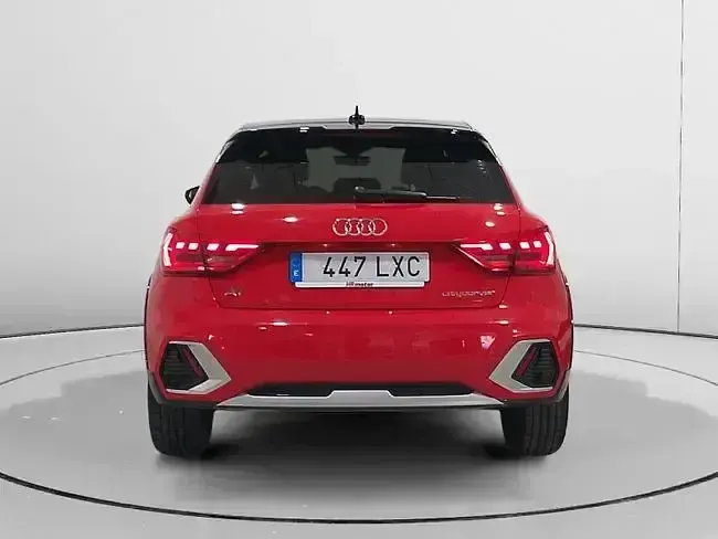Usado Audi A1 Comfort 110 CV (80 kW) 2022 Rojo SUV