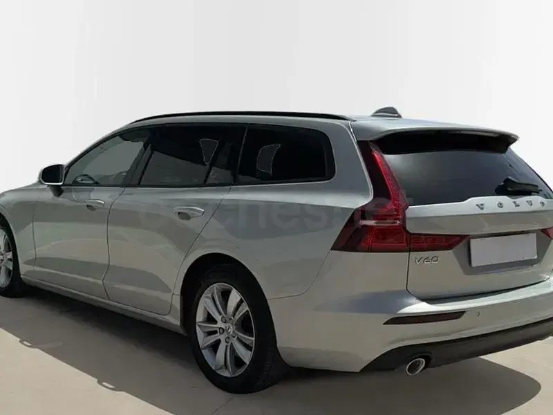 Usado Volvo V60 Momentum 190 CV (139 kW) 2018 Gris / plata Familiar