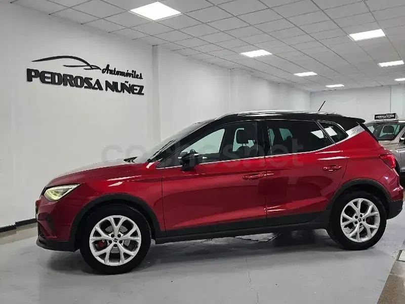 Usado Seat Arona FR 110 CV (80 kW) 2021 Granate SUV