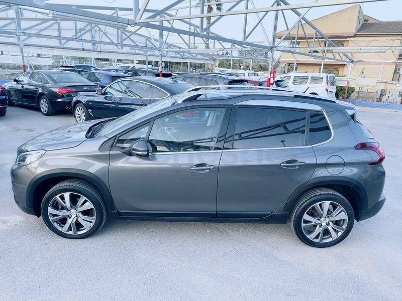 Usado Peugeot 2008 Allure 120 CV (88 kW) 2017 Gris / plata SUV