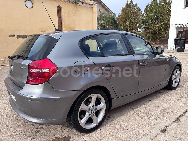 Usado BMW 118 143 CV (105 kW) 2011 Gris / plata Utilitario