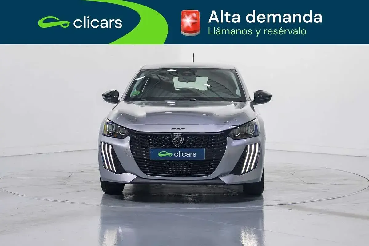 Usado Peugeot 208 Style 102 CV (75 kW) 2025 Plateado Utilitario