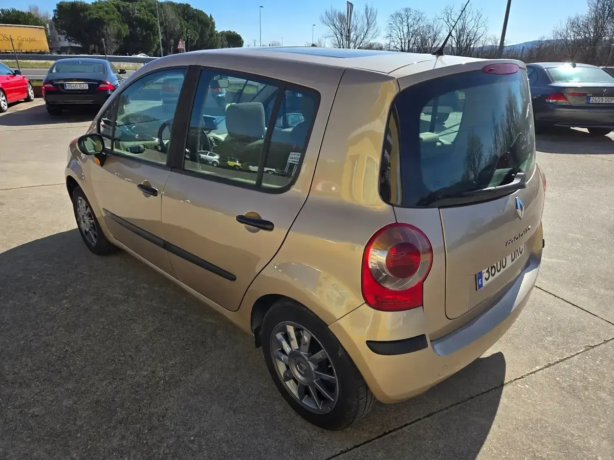 Usado Renault Modus 100 CV (73 kW) 2005 Beige Monovolumen